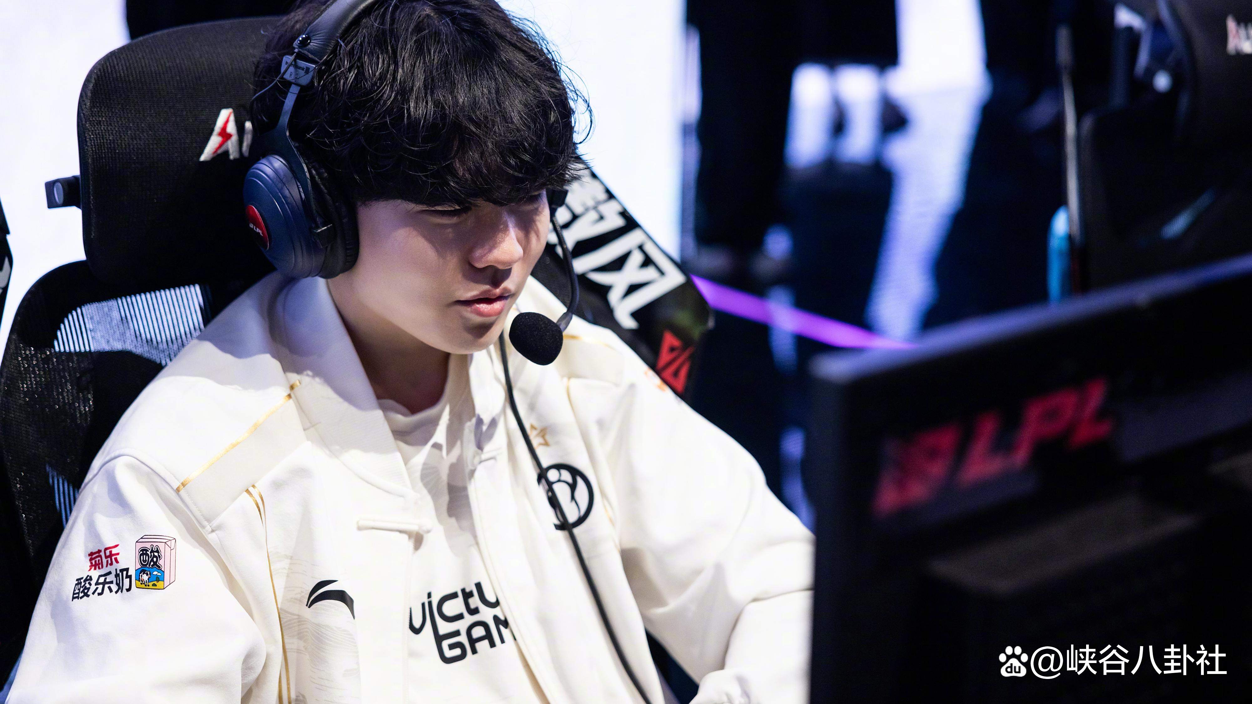 星空-险胜首场状态出色，公牛观众沸腾！，Rookie重返赛场气势如虹延续-星空